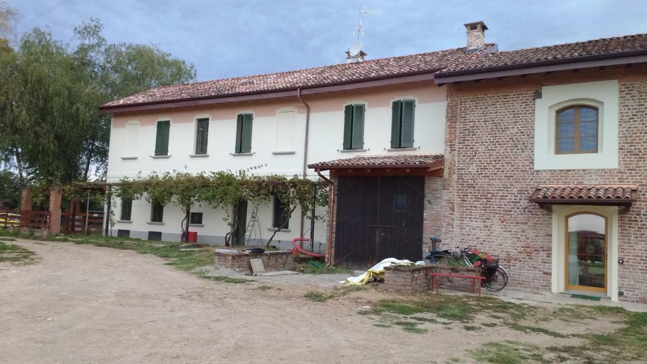 Agriturismo Cascina Poscallone อับเบียเตกรัสโซ ภายนอก รูปภาพ