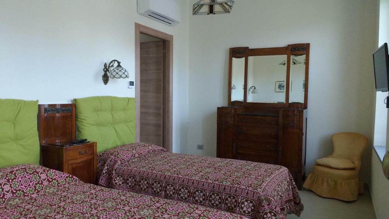 Agriturismo Cascina Poscallone อับเบียเตกรัสโซ ภายนอก รูปภาพ